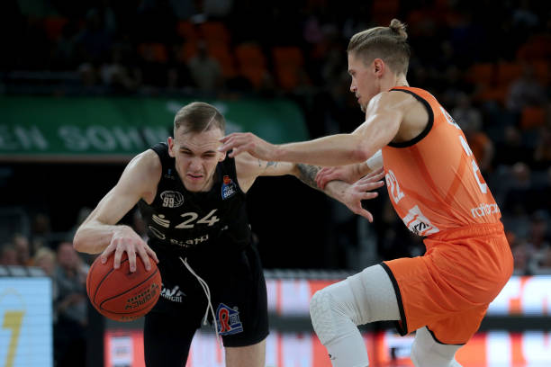 4的激烈对 4的激烈对